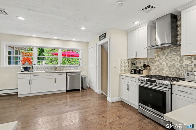Building Photo - 116 Beechwood Ln