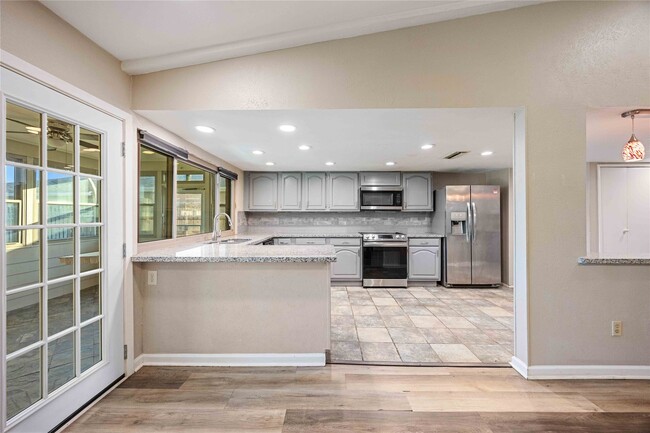 Building Photo - 14515 Merry Meadow Dr