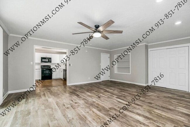 Building Photo - Available NOW in Raytown