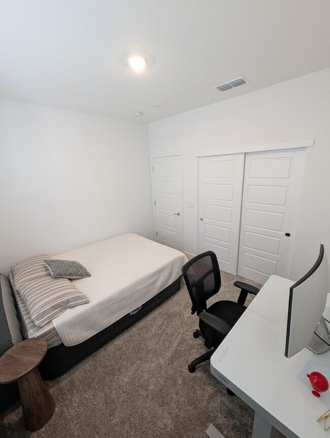 Building Photo - Beautiful and Spacious 4BR 3BA Home in Roseville