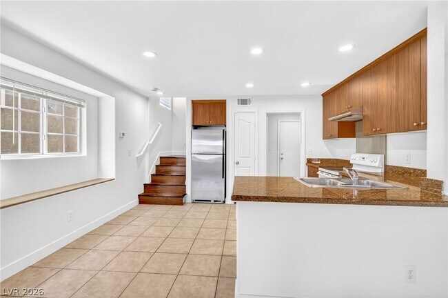 Building Photo - 3037 Aloha Ave