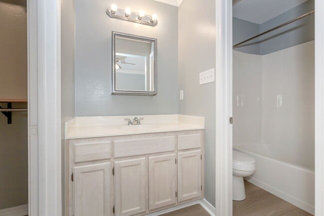 Building Photo - Freshly Renovated Rental Property