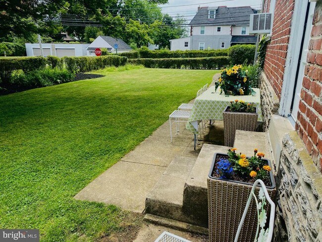 Building Photo - 217 West Ave