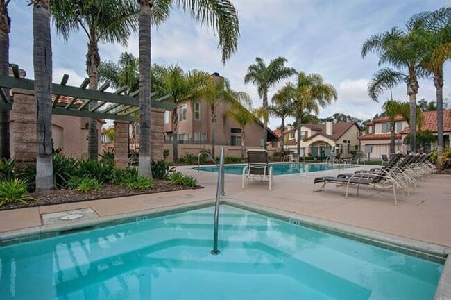 Building Photo - Desirable 3 Bedroom 2 Bath in Ivey Ridge C...