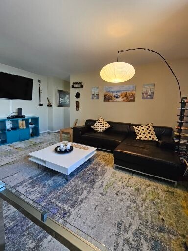 Building Photo - 6325 N Sheridan Rd