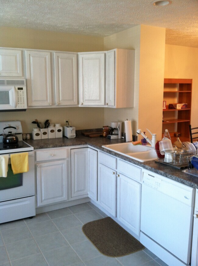 Building Photo - 315 Oaktree Blvd