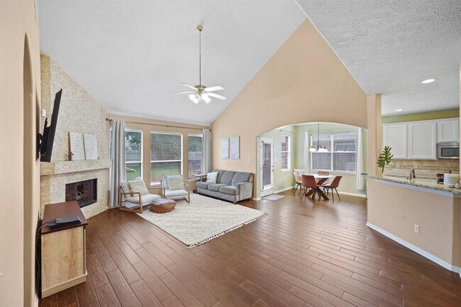 Building Photo - 10008 Dawn Brook Dr