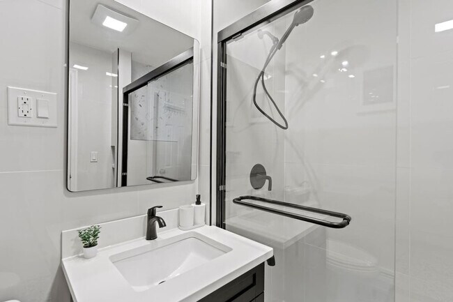 Building Photo - 1626 Union Turnpike