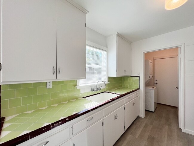 Building Photo - Charming 1 Bedroom, 1 Bath Rental in North...