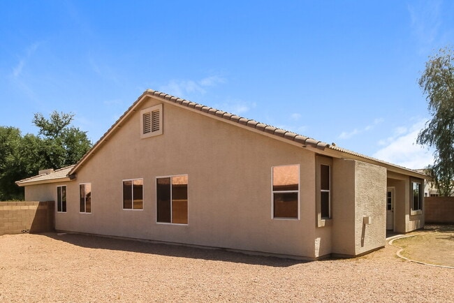 Building Photo - 3353 E Santa Fe Ln