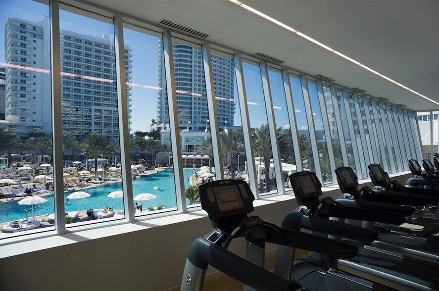 Building Photo - 4391 Collins Ave