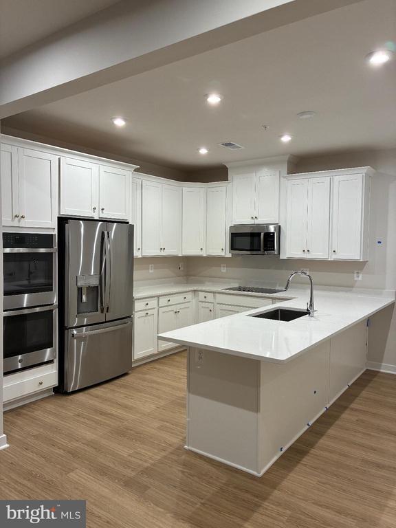 Building Photo - 1014 Mays Ln