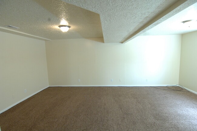 Building Photo - Great 4 Bedroom Now Available