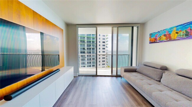 Building Photo - 1750 N Bayshore Dr