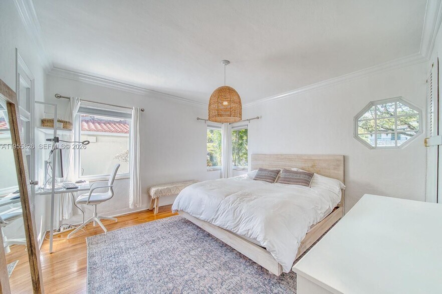 Building Photo - 3227 Riviera Dr