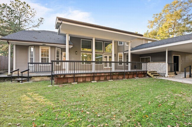 Building Photo - 32726 Riverwood Dr