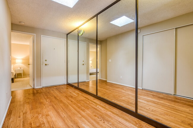 Building Photo - 13954 NE 60th Way