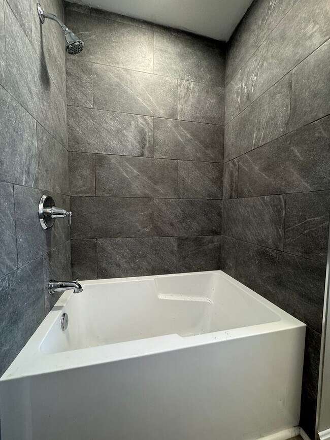 Building Photo - Newly Renovated 3-bedroom, 1-bathroom home in Bethlehem Township