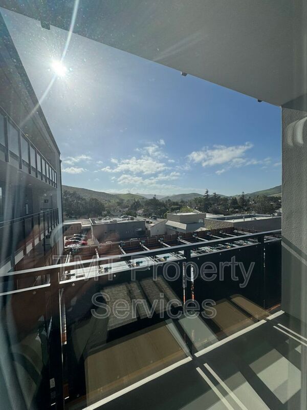 Building Photo - 2475 Victoria Ave