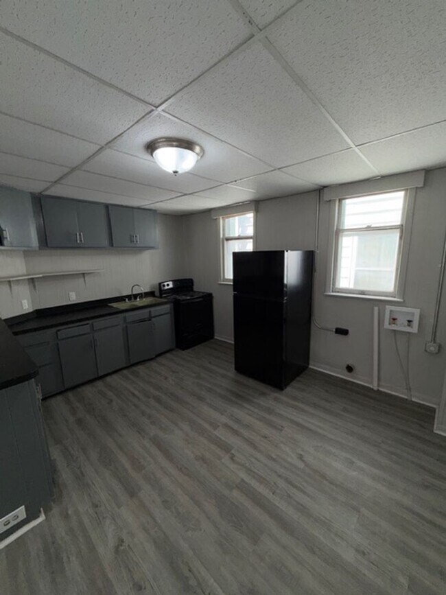 Building Photo - 1411 W Maryland St