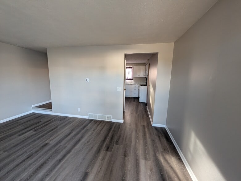 Building Photo - 1367 Wertz Ave SW