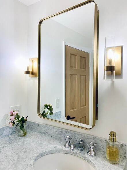 Building Photo - 1845 Northwest Ct