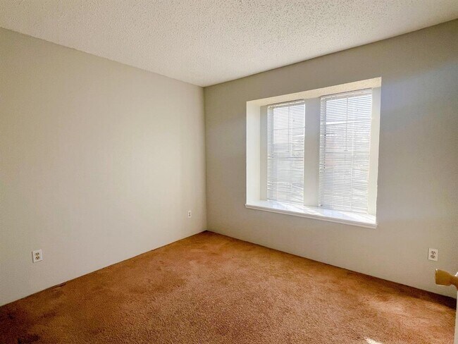 Building Photo - 18586 N Lyford Dr