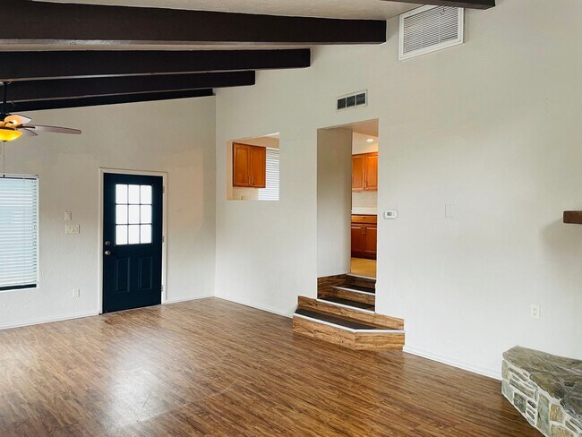 Building Photo - 50 Chaparral Dr