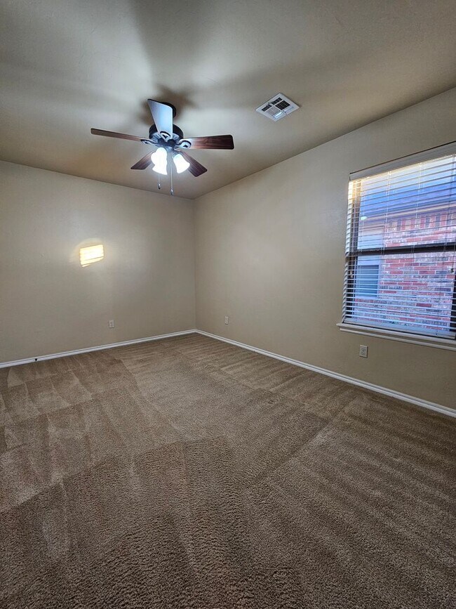 Building Photo - (4) Bed/(2) Bath in Winfield Addition OKC!