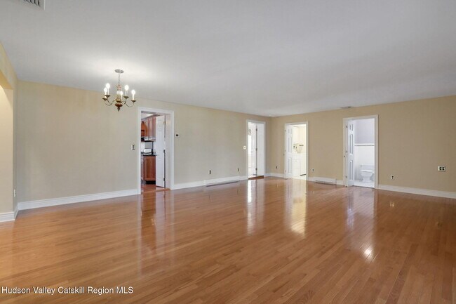 Building Photo - 411 Albany Ave