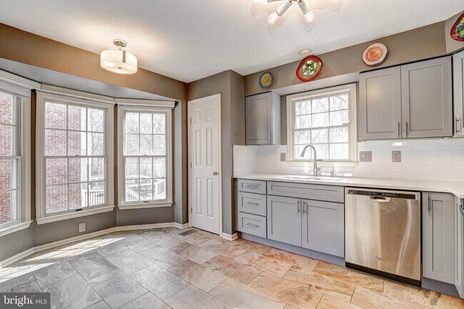 Building Photo - 2733 Quarry Heights Way