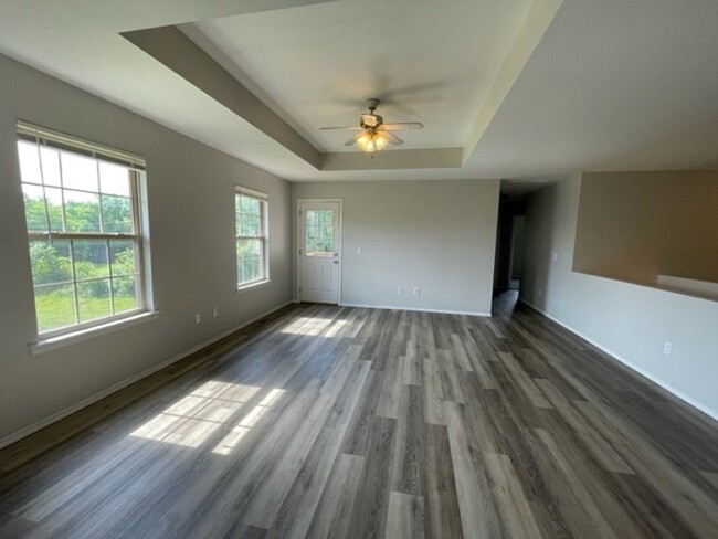 Building Photo - TOTALLY REMODELED - Ozark Walk out Basemen...