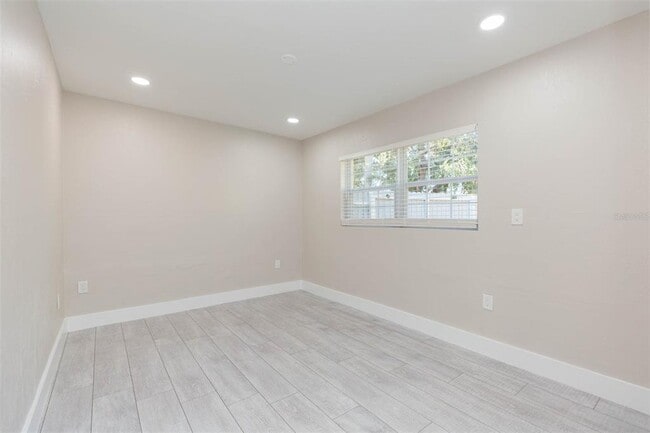 Building Photo - 4203 W Oklahoma Ave