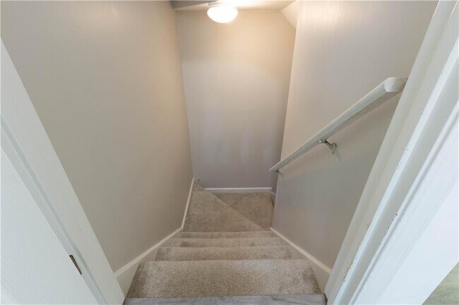 Building Photo - 5685 Ashewoode Downs Dr