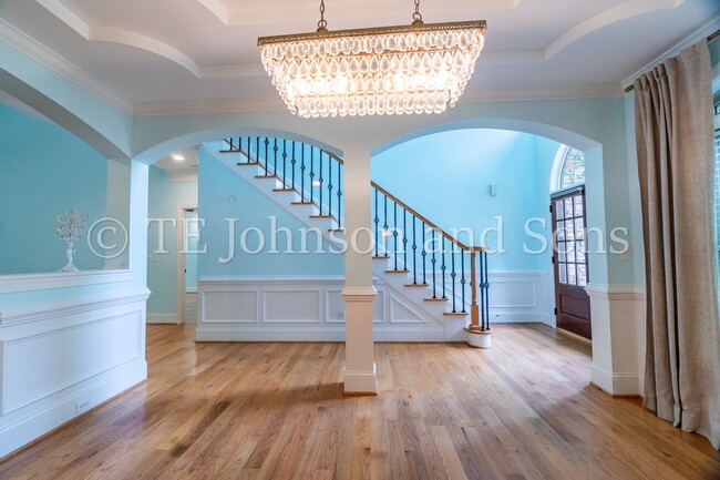 Building Photo - Luxury Living in Lewisville