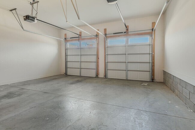 Building Photo - Gated Community - Villages of Stoneybrook