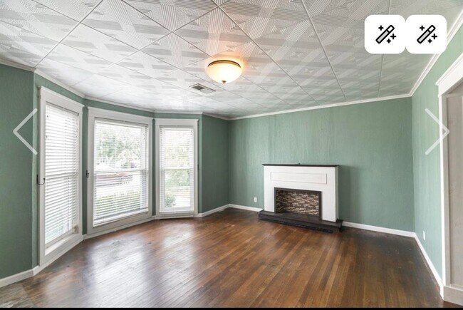 Building Photo - 1219 W 6th St