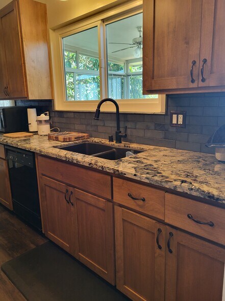 Building Photo - 5027 Elmdale Dr