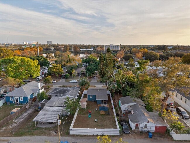 Building Photo - 2301 14th Ave N