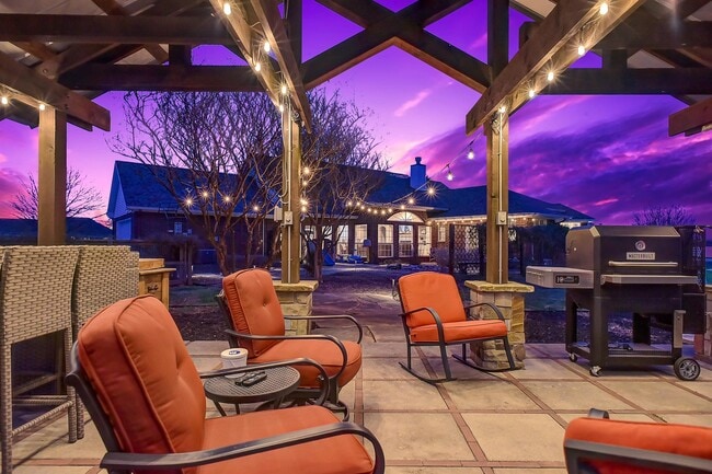 Building Photo - 105 Golden Rd