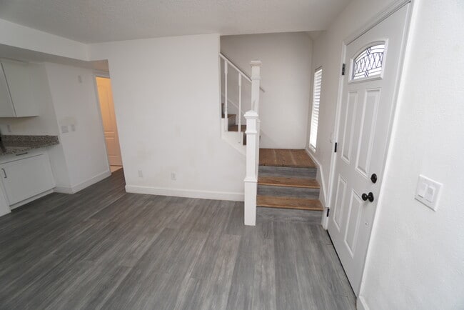 Building Photo - 546 NE 43rd Ct