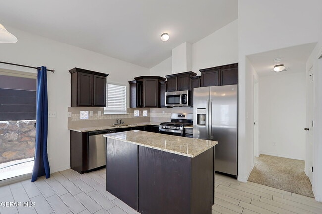 Building Photo - 533 Paseo Modesto Dr