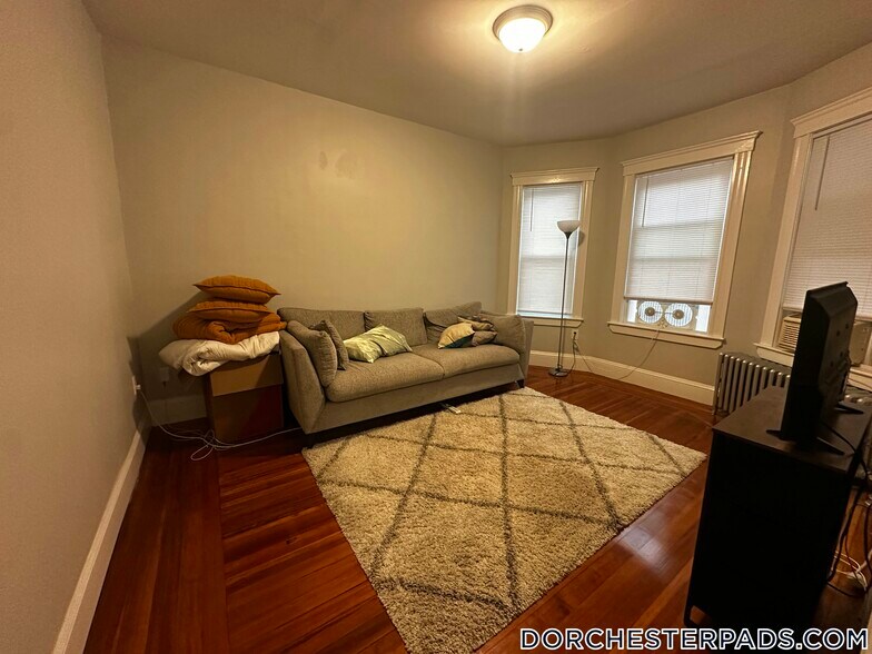 Building Photo - 108 Callender St