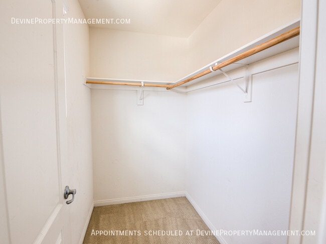 Building Photo - 728 Huron Pl