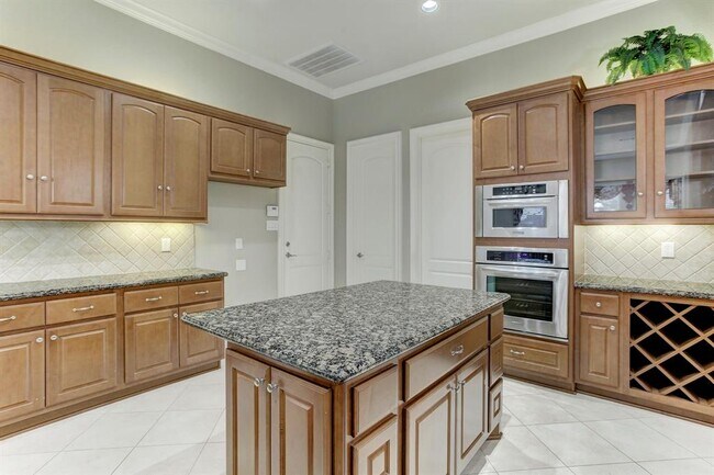 Building Photo - 5 Cardwell Ct