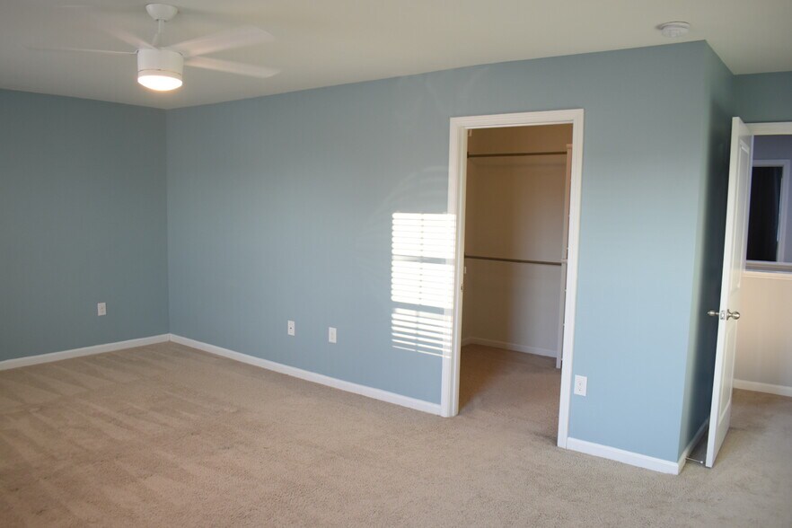 Building Photo - 145 Presley Ln