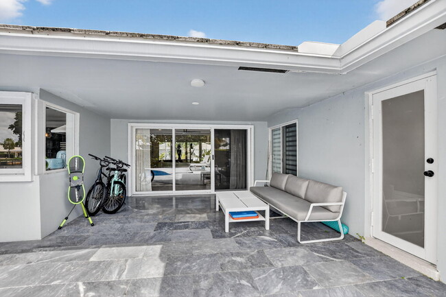 Building Photo - 891 Hickory Terrace