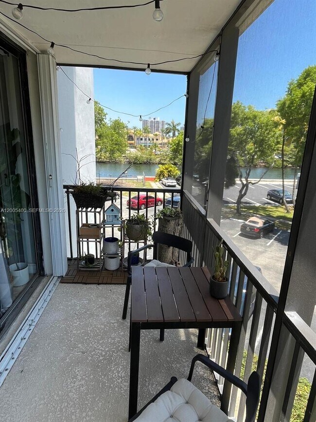 Building Photo - 3475 N Country Club Dr