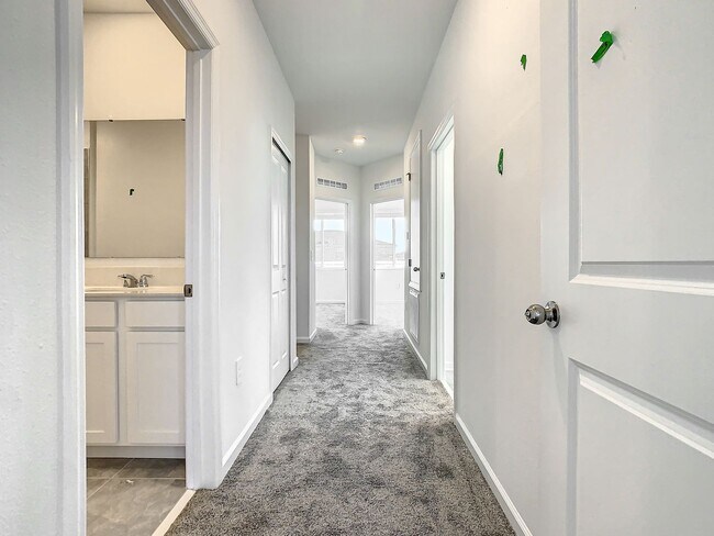 Building Photo - 409 Bogey Dr