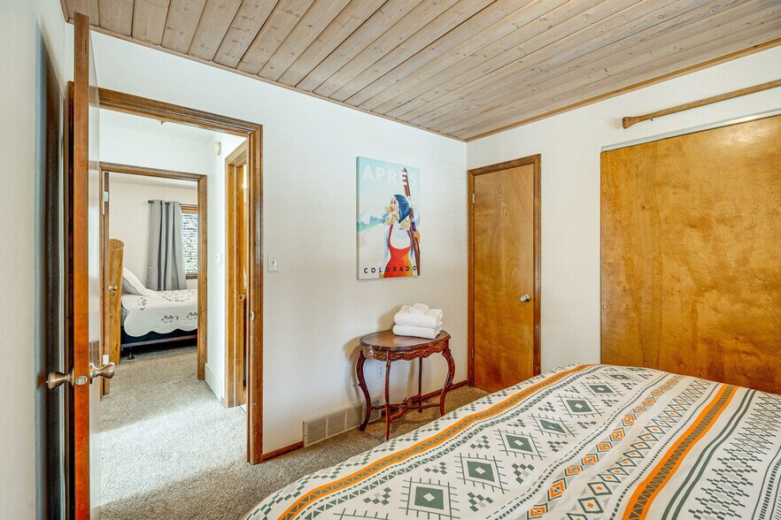 Building Photo - 320 E Gunnison Ave